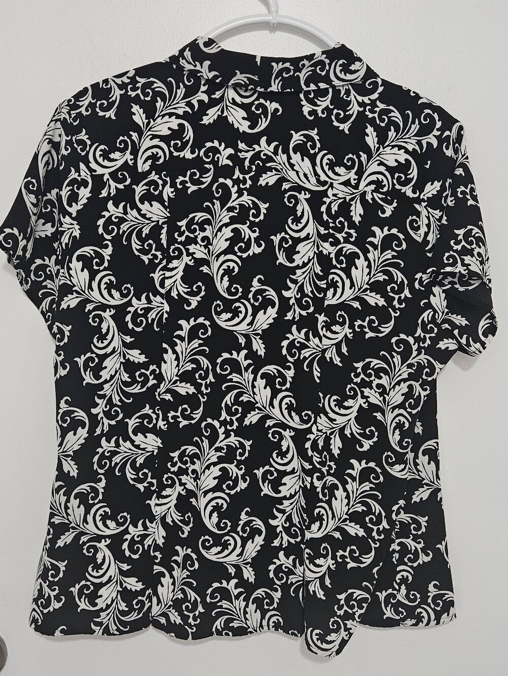 croft & barrow Black and White Scroll-Print Short Sleeve Blouse Size Large - Picture 2 of 4